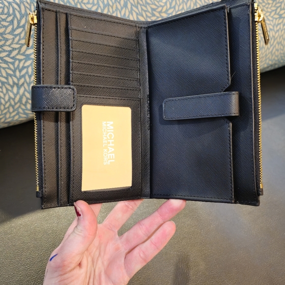 Brand new black michael kors wristlet - Picture 6 of 8